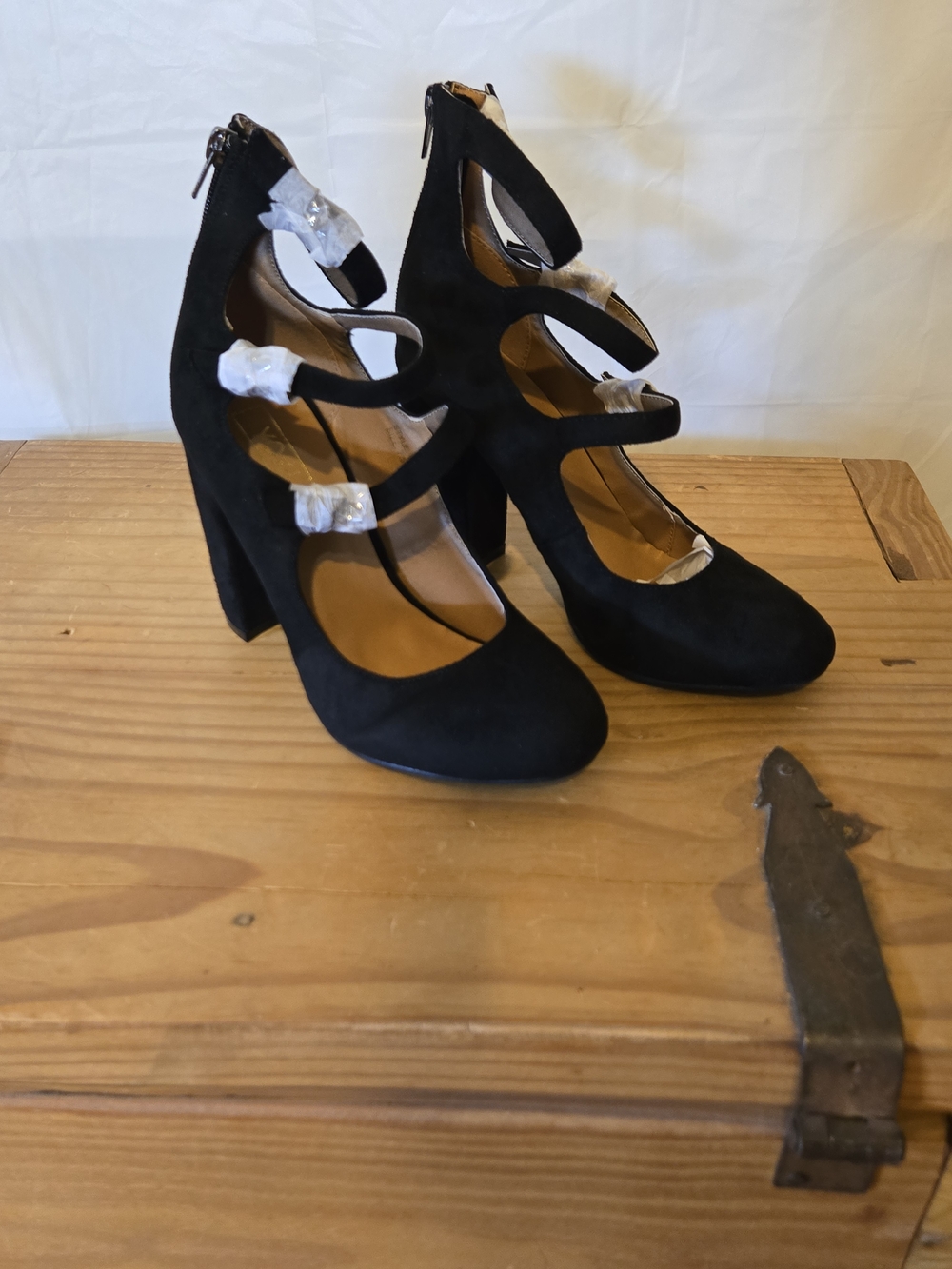 NWT- Yoki Veruca Black 3 Strap Heels - Picture 3 of 8